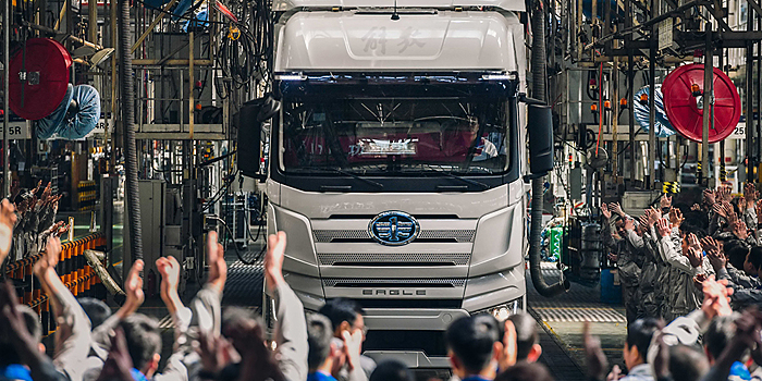 Первый грузовик "Цзефан-J7" сошел со сборочной линии в Чанчуне