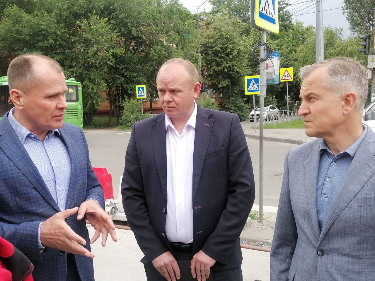 Александр Чепик снова проверил ход реконструкции трамвайных путей на КЗТЗ в Курске