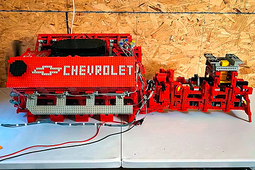 Видео: двигатель V8, собранный из Lego, запустили с помощью компьютера