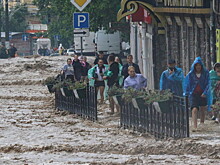 В Сети показали побег туристов из затопленной Ялты