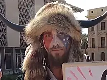 Штурмовавший Капитолий американский «шаман» обратился к Путину