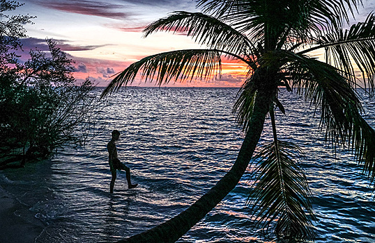 Мальдивы первыми в мире запретили курение для молодого поколения