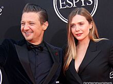 Джереми Реннер и Элизабет Олсен на красной дорожке ESPY Awards 2017