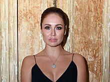 Ляйсан Утяшева предстала в мини-юбке