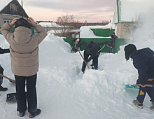 В пермской деревне волонтеры спасли пенсионеров из снежного плена