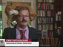 Видео: невозмутимый польский профессор продолжил интервью, несмотря на вторжение кота