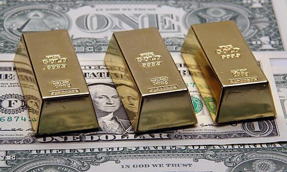 Золото дорожает на удешевлении доллара