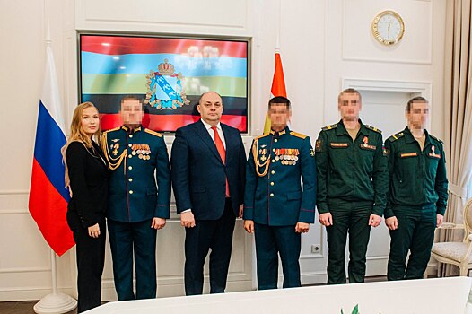 Алексей Смирнов вручил военным медали «Защитник Курской области»