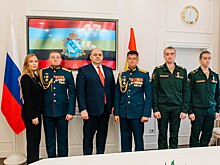 Алексей Смирнов вручил военным медали «Защитник Курской области»