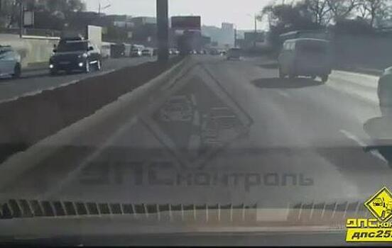 Метод «воспитания» водителя на трассе поддержали владивостокцы