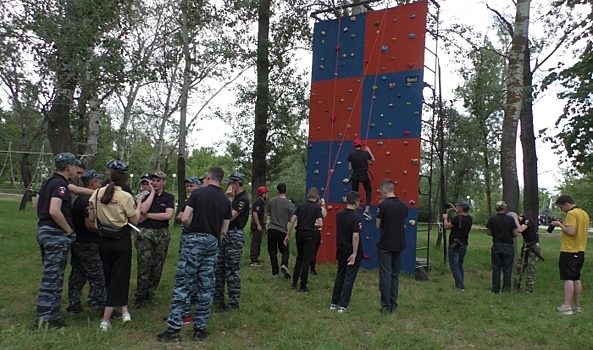 В Волгоградской области в лагере началась первая смена «Кадеты МВД»