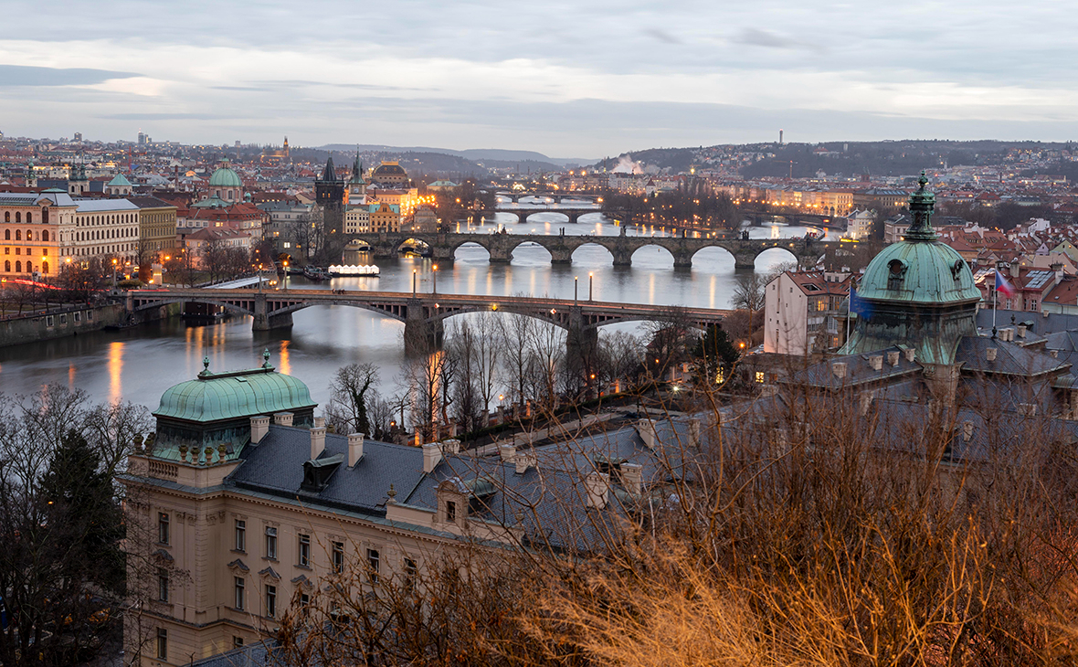 Власти Чехии собираются помешать дипломатам РФ работать в Европе
