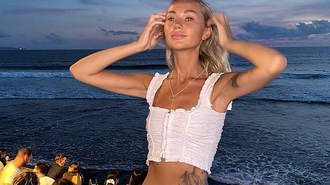 Модель из ревности разбила голову российской блогерше в клубе на Бали
