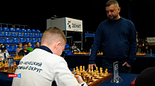 В Ноябрьске международный гроссмейстер провел мастер-класс для участников Всероссийских соревнований по шахматам