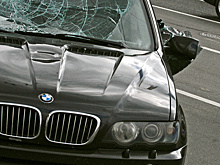 BMW протаранил стелу воинской славы в Ленобласти