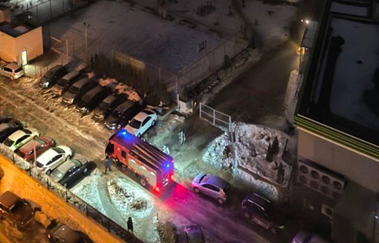 Скопление машин МЧС у многоэтажки в Центральном районе напугало воронежцев