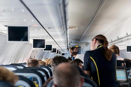 Стюардессы и пассажиры рассказали, как сделать путешествие на самолете приятнее