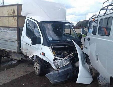 Водитель пострадал в тройном ДТП в Удмуртии