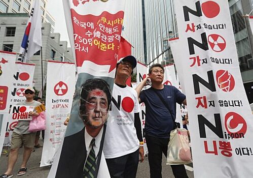 Токио и Сеул замерли в шаге от полноценной торговой войны