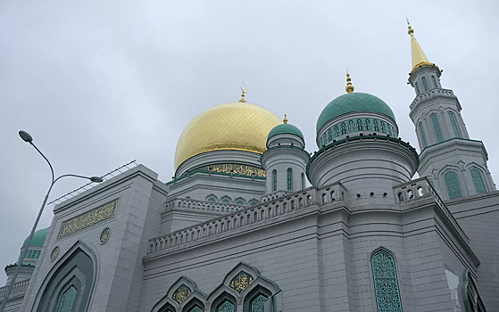 Устроившая полуголую фотосессию у мечети блогер оправдалась
