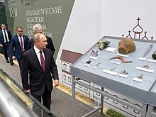 Путин посетил археологические раскопки в Кремле