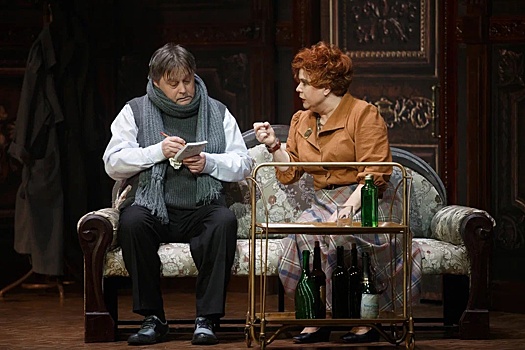 В "Балтийском доме" прошла премьера комедийного детектива с Натальей Парашкиной