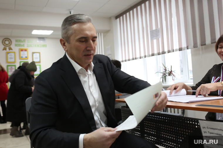 Губернатор Тюменской области проголосовал на выборах президента РФ