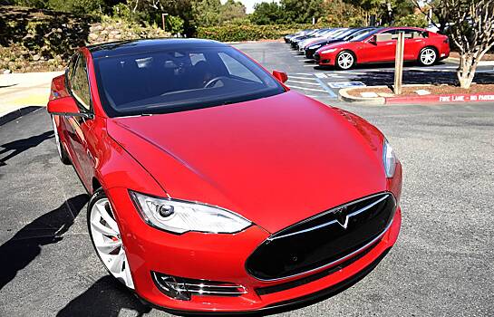 Власти США раскритиковали систему автопилота Tesla