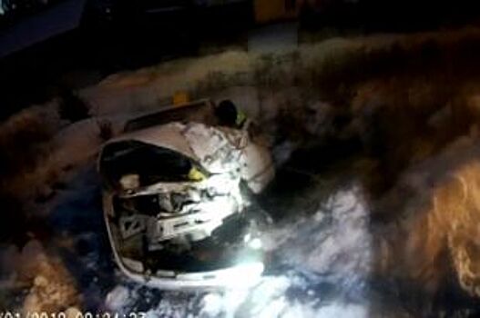 В Кыштыме водитель ВАЗ сломал ноги в ДТП с Газелью, перевозившей молоко