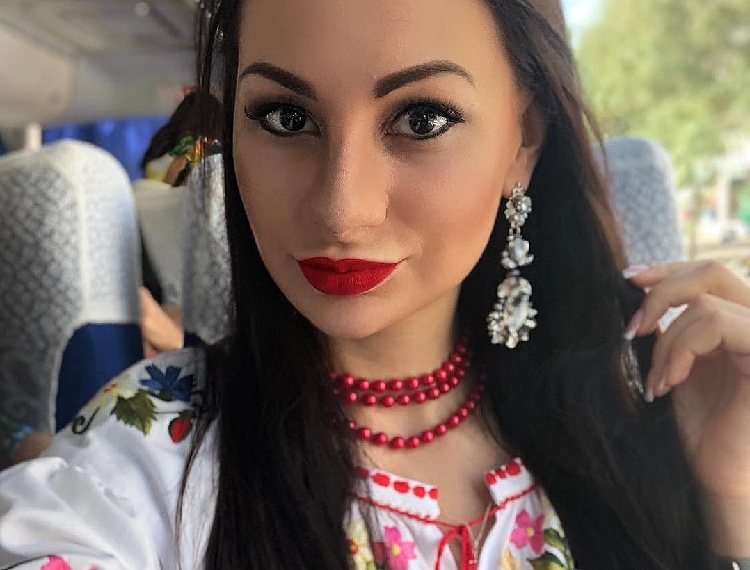 У «Мисс Евразия — 2019» украли корону, а она пообещала нашедшему необычный приз