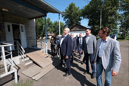 Андрей Травников призвал срочно решить проблему с доступом к узким специалистам