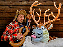 Британец воссоздает сцены из фильмов из шариков