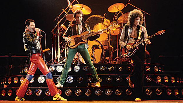 В Великобритании первым «бриллиантовым» синглом стала песня группы Queen