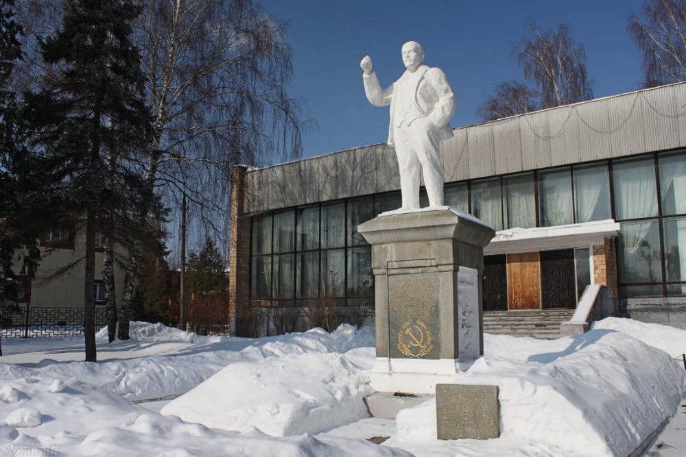 Исполнилось 100 лет первому памятнику Ленину — его открыли на следующий день после смерти вождя