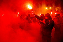 В Киеве оценили ущерб после нападения радикалов на офис Зеленского