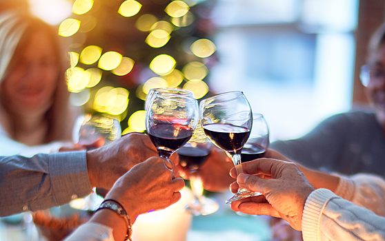Топ−5 знаков зодиака, которым лучше не пить в новогоднюю ночь