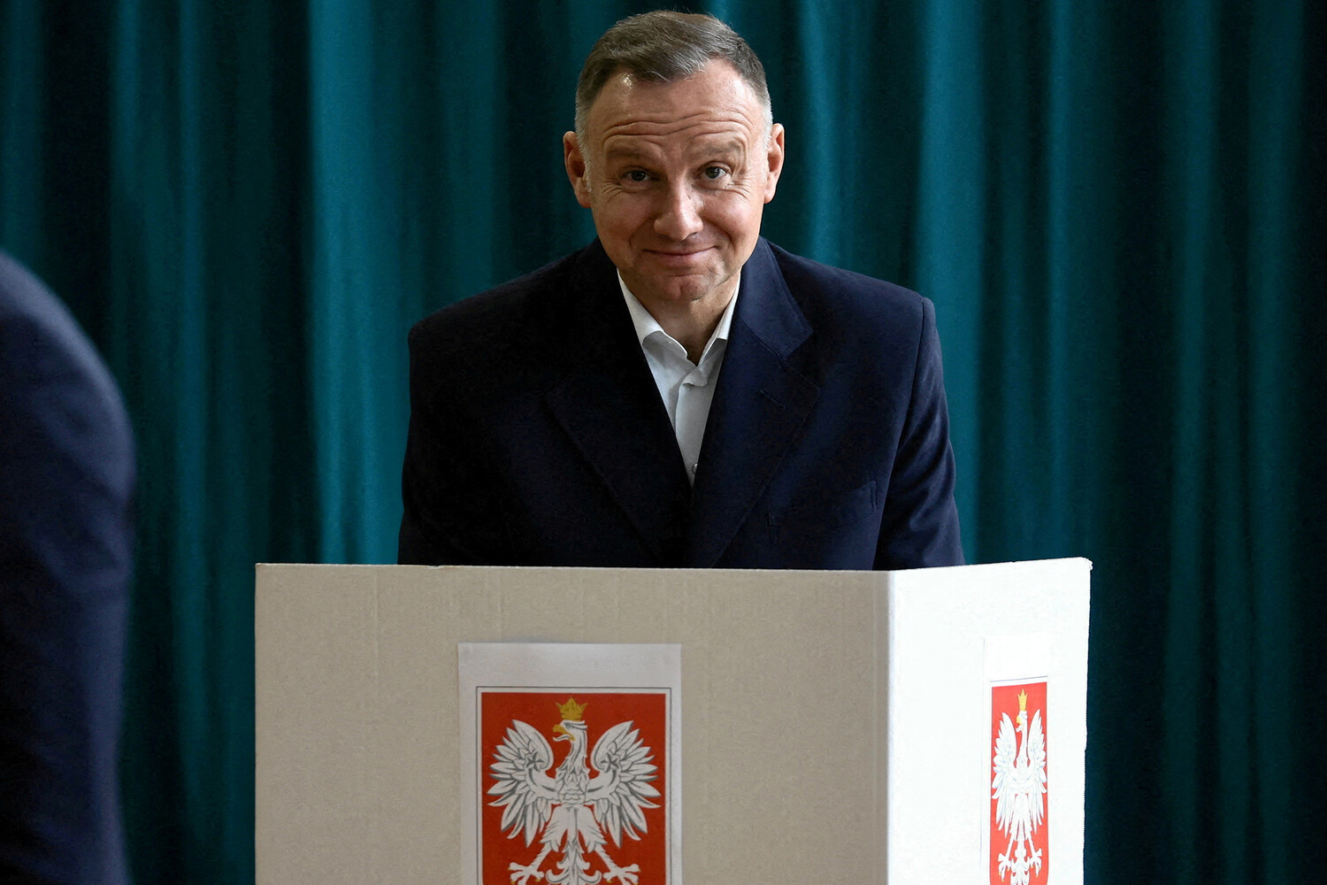 Poljski predsednik Duda padel s surfa pred novinarji