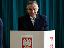 Дуда упал в море с доски для серфинга