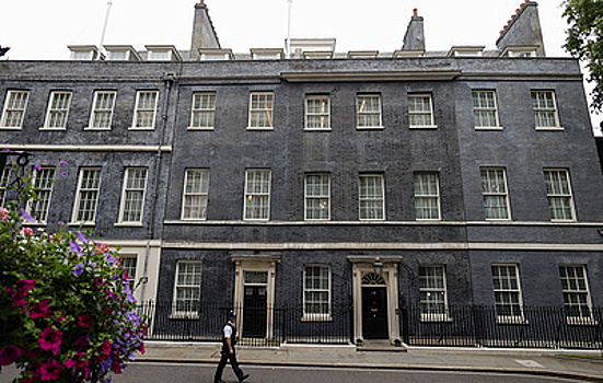 СМИ: больше 50 британских политиков вышли из состава правительства Джонсона