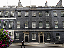 СМИ: больше 50 британских политиков вышли из состава правительства Джонсона