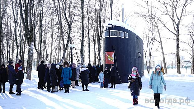 Более 350 вологжан посетили рубку подводной лодки «Вологда» в День защитника Отечества