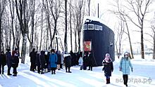 Более 350 вологжан посетили рубку подводной лодки «Вологда» в День защитника Отечества