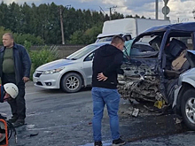На Чуйском тракте рядом с Бердском после лобового ДТП пассажира зажало в машине