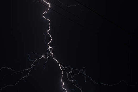 ABC News: в Австралии молнии почти одновременно ударили в трех человек