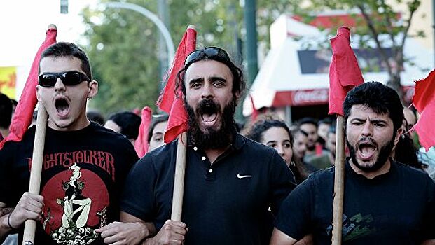 В Греции полицейский помешал коллегам арестовать анархиста