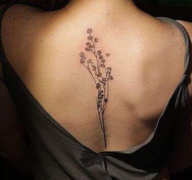 Эскизы самых популярных татуировок на спине для девушек