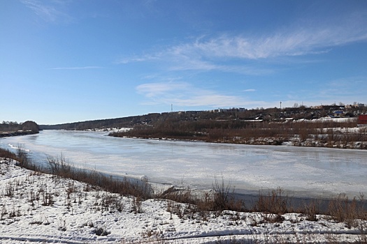 В Чувашии резкое понижении уровня воды в реке Суре было связано с ледоставом