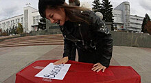 «Как же я жить без вас буду?»: в Улан-Удэ «похоронили» выборы
