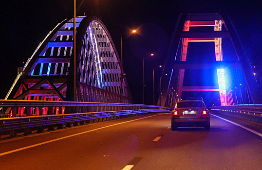 По Крымскому мосту восстановлено движение автомобилей и поездов