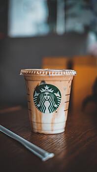 Производители молока попросили Starbucks не называть в меню растительные заменители молоком